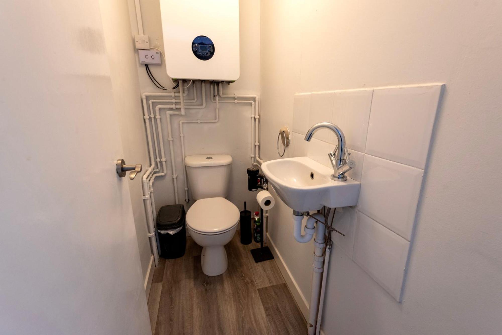 Double Room In Refurbished 5 Bed Home With Wifi And Tv BW Room 4 Solihull Exterior photo