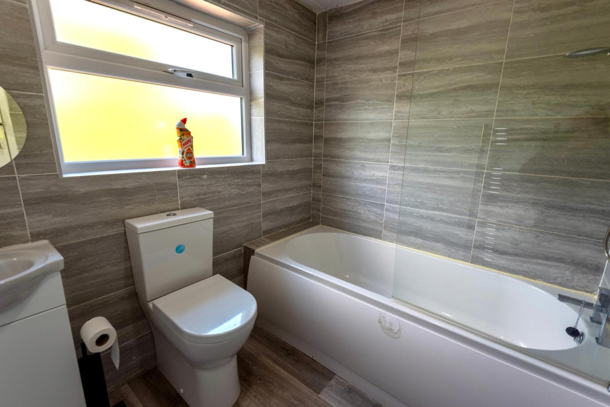 Double Room In Refurbished 5 Bed Home With Wifi And Tv BW Room 4 Solihull Exterior photo