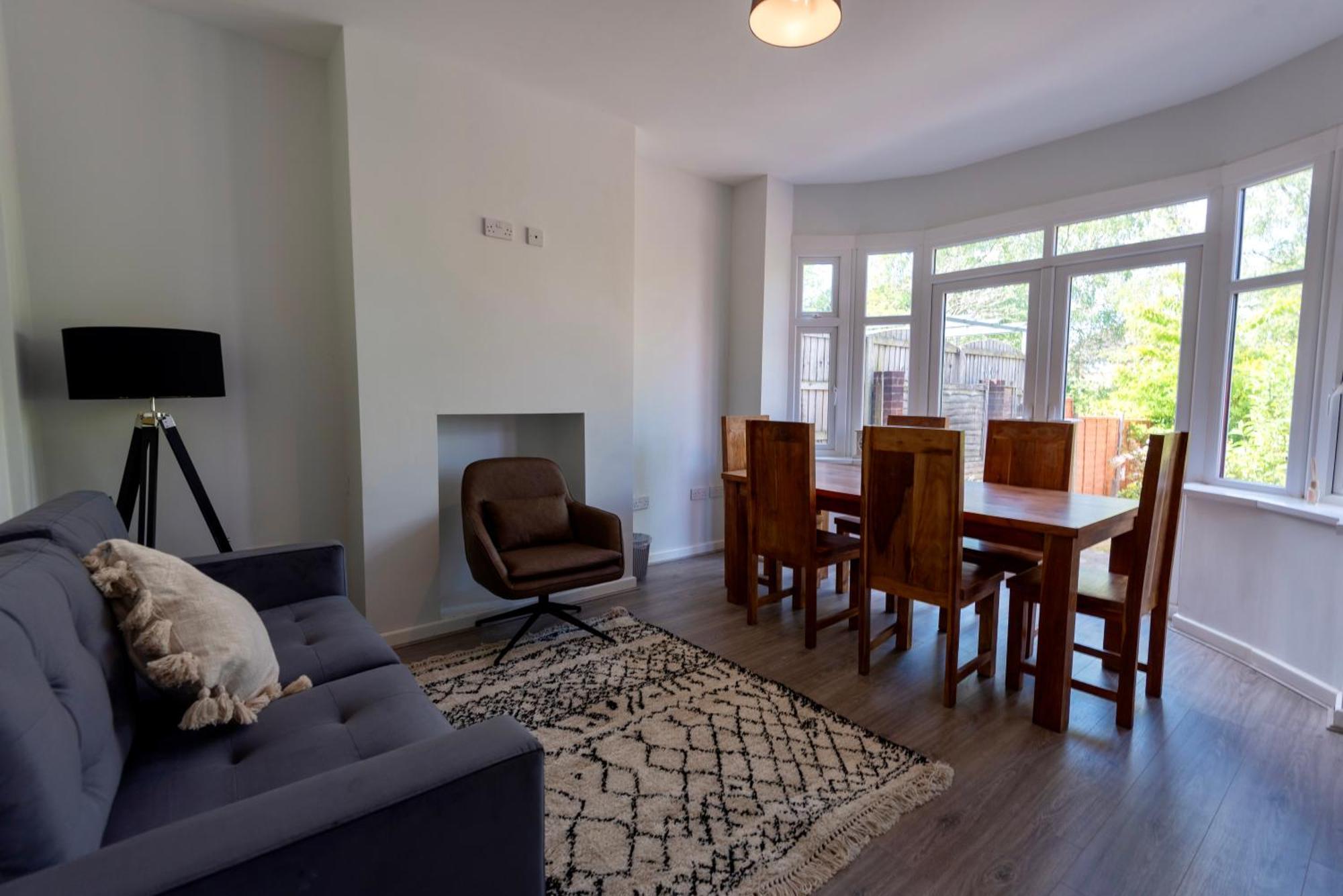 Double Room In Refurbished 5 Bed Home With Wifi And Tv BW Room 4 Solihull Exterior photo